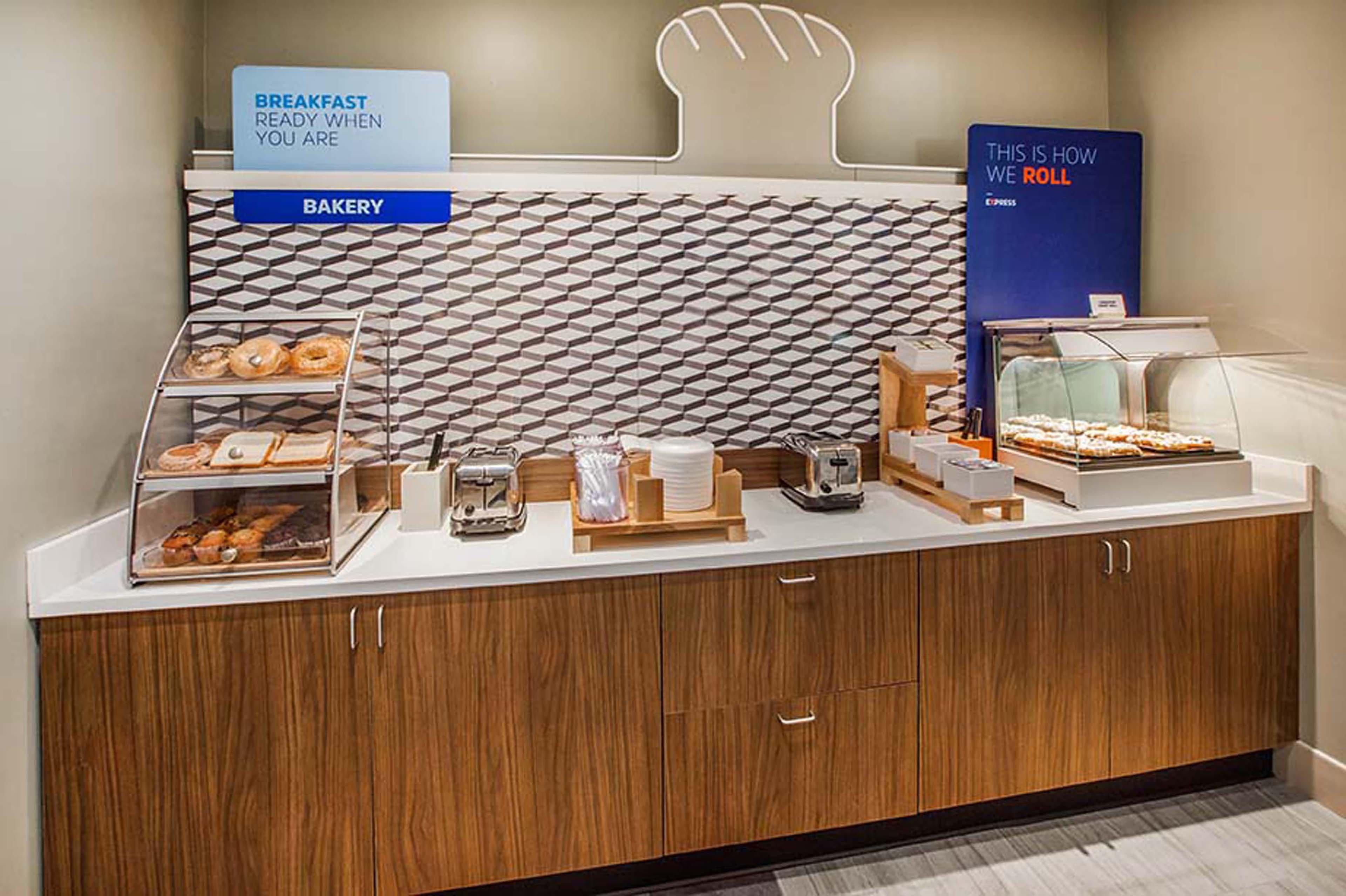 Holiday Inn Express & Suites Bradley Airport By Ihg Windsor Locks Dış mekan fotoğraf